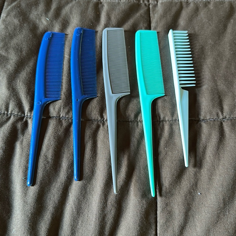 Assorted Plastic Rattail Combs - Picture 4 of 12